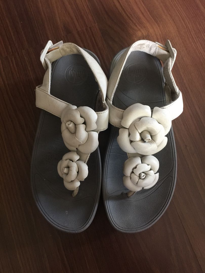 Fitflop Floretta Sandals in Antique white Women s Fashion