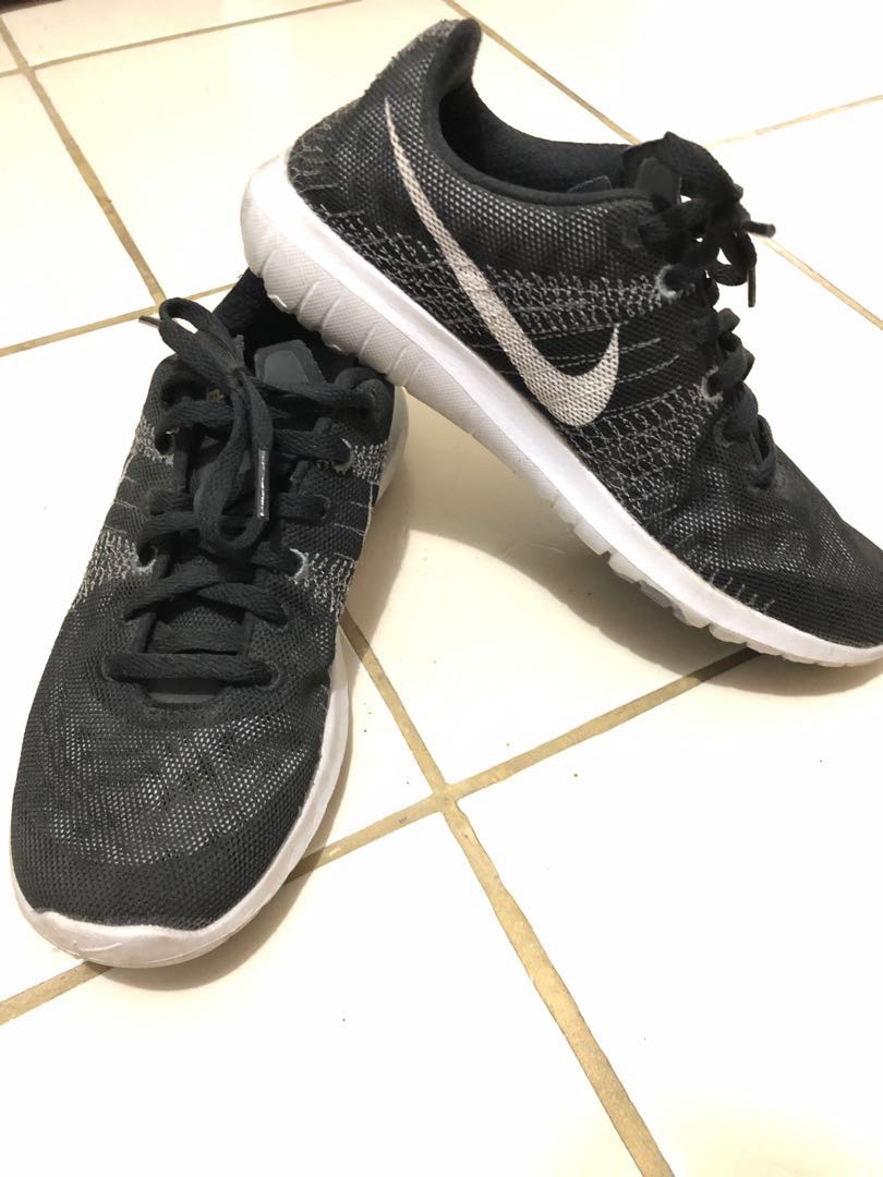 mens black nike flex