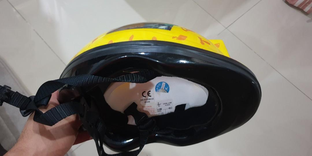 Original Bob the Builder 3 wheel scooter, jumper and safety gear