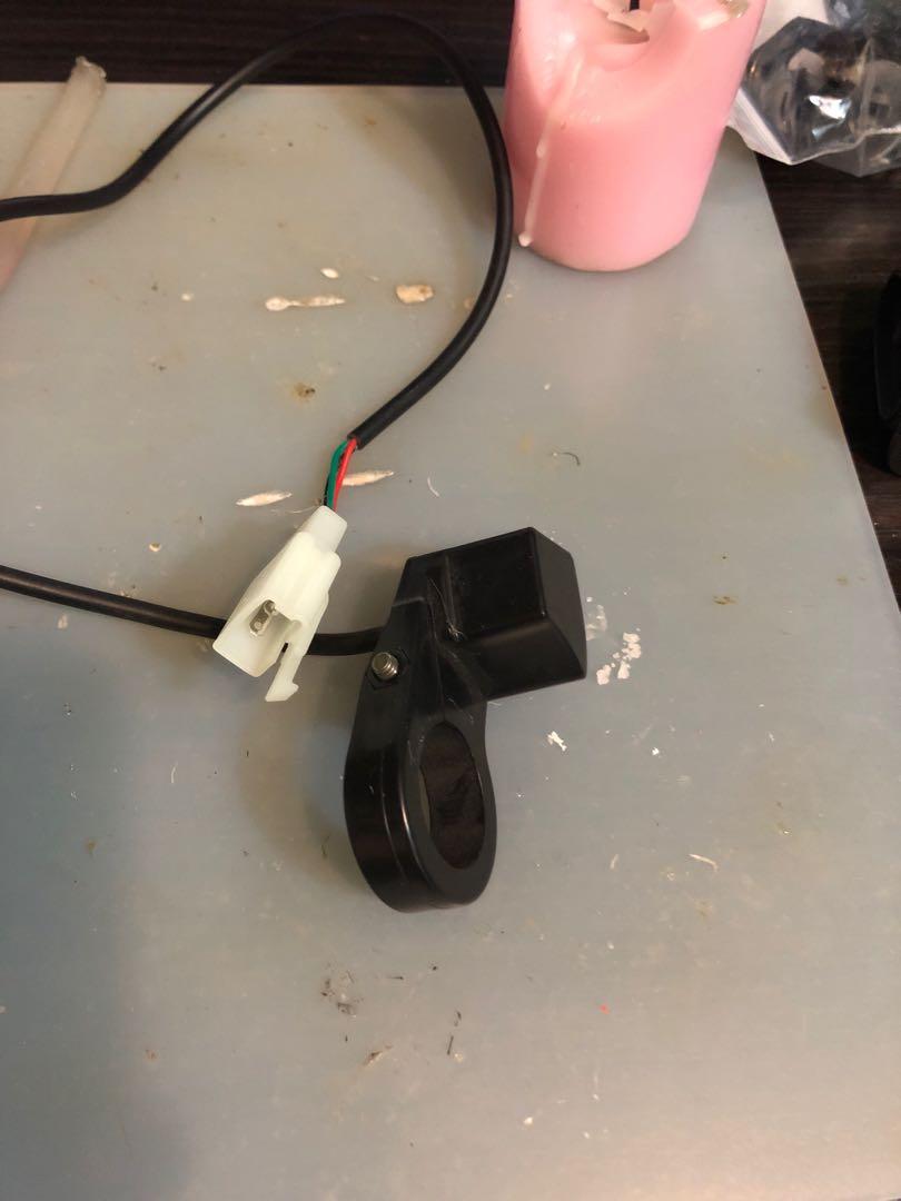 Speed switch (Category: E-Scooters & E-Bikes) located in Singapore. Submitted by exodust (Listing ID 226975176, Image 2). Description: 3 speed switch. Gear switch Directly connection to Ebike/yyk controller.