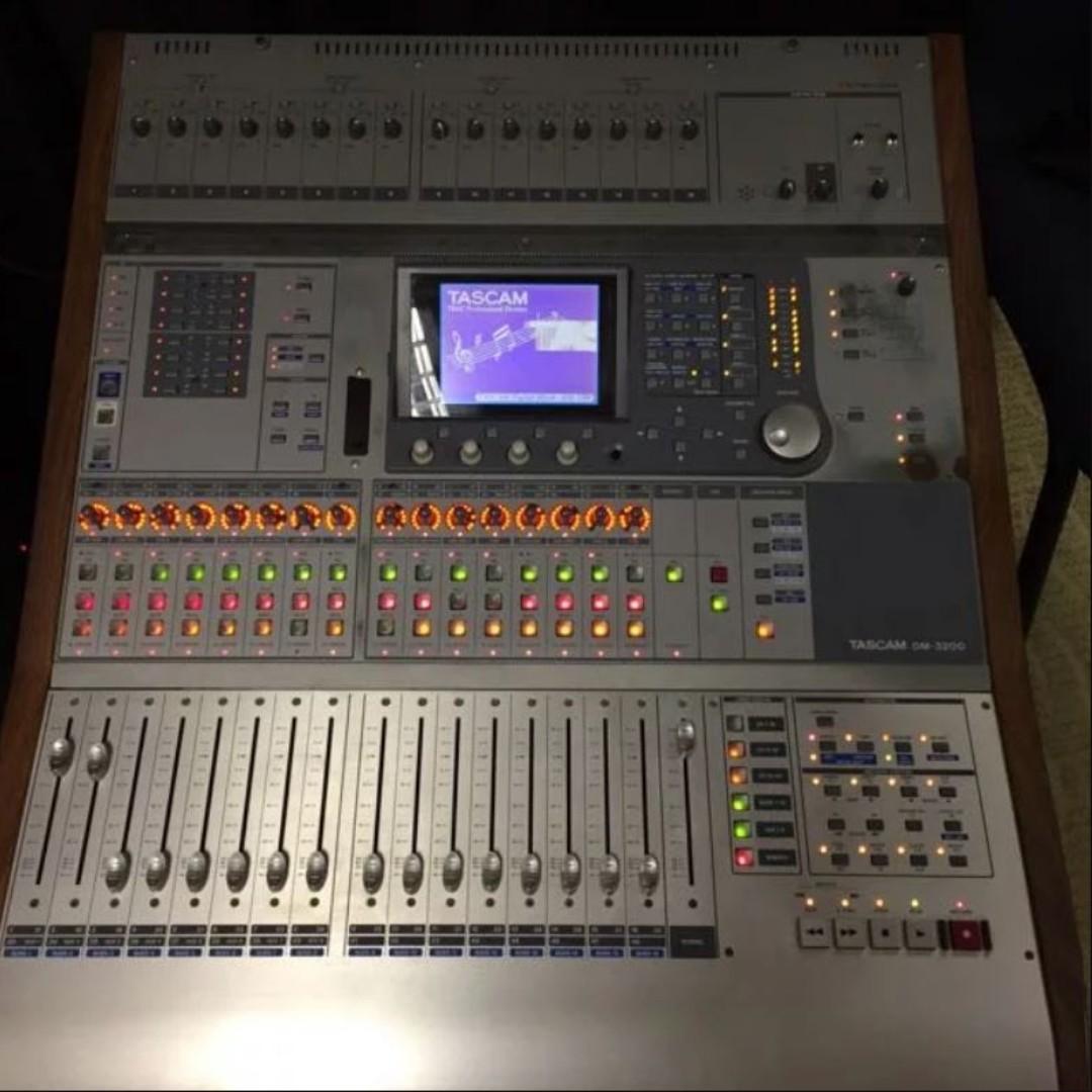 32 Channel Digital Mixer Tascam DM 3200, Hobbies & Toys, Music
