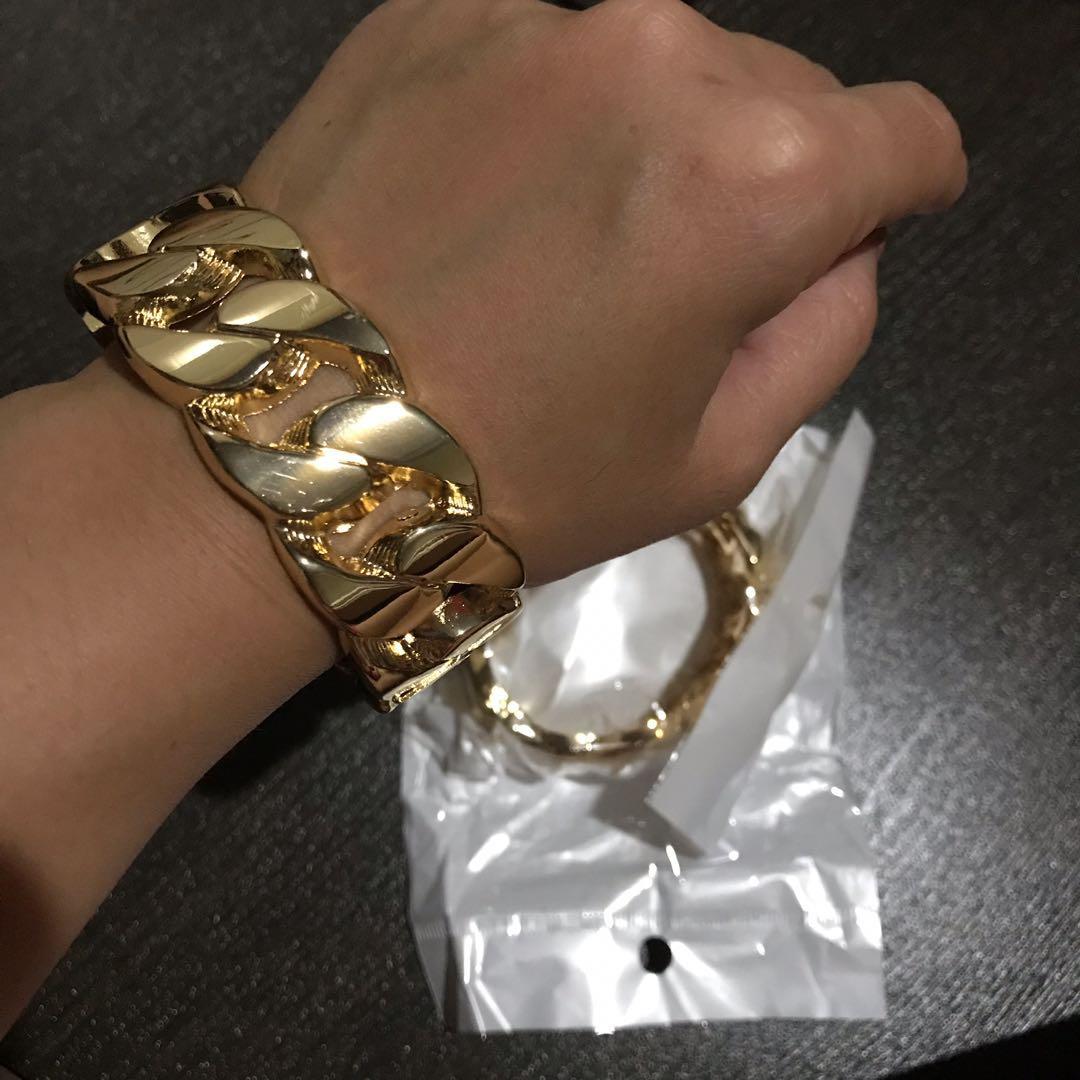 Chunky gold top bracelet