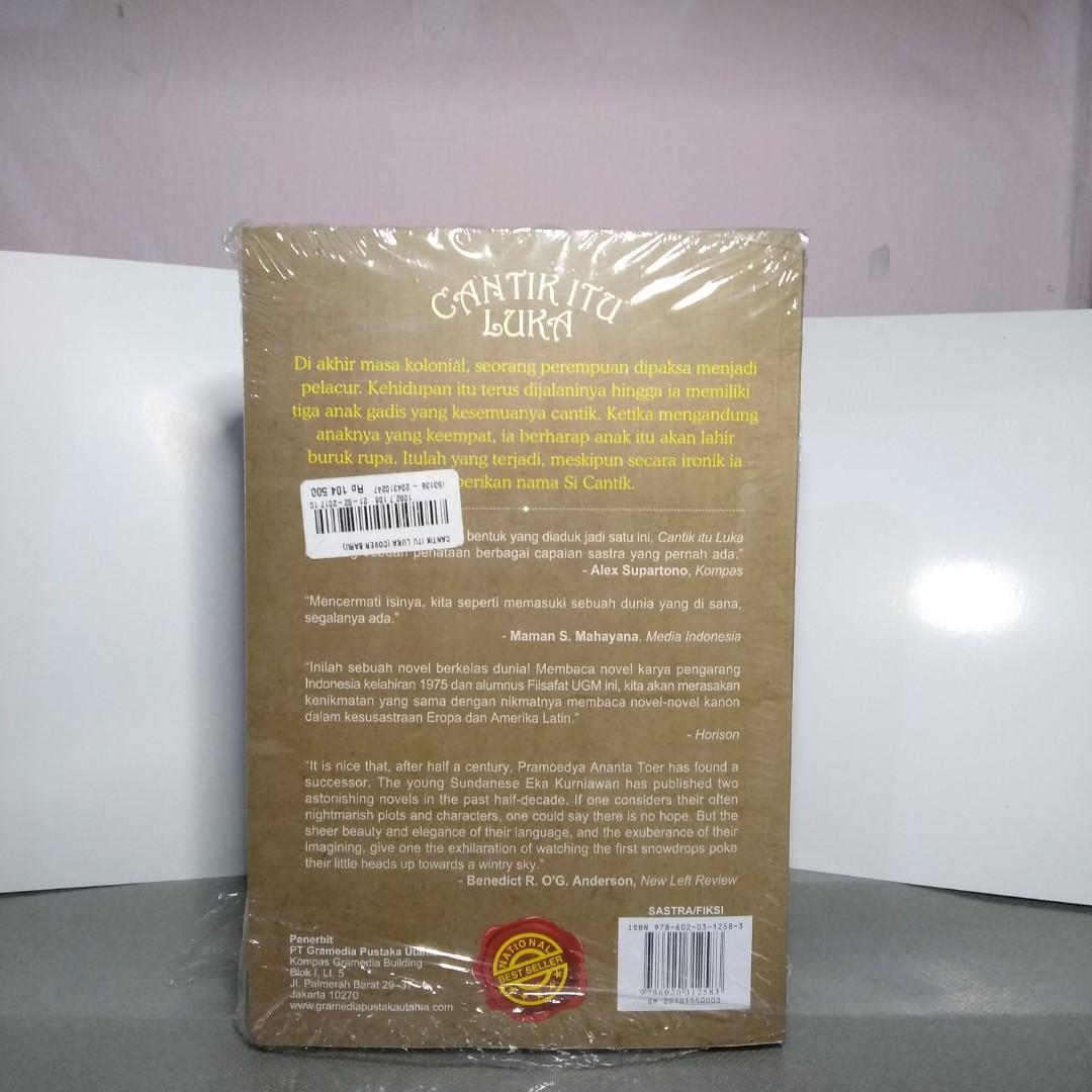 Cantik Itu Luka Oleh Eka Kurniawan Buku Alat Tulis Buku Di Carousell
