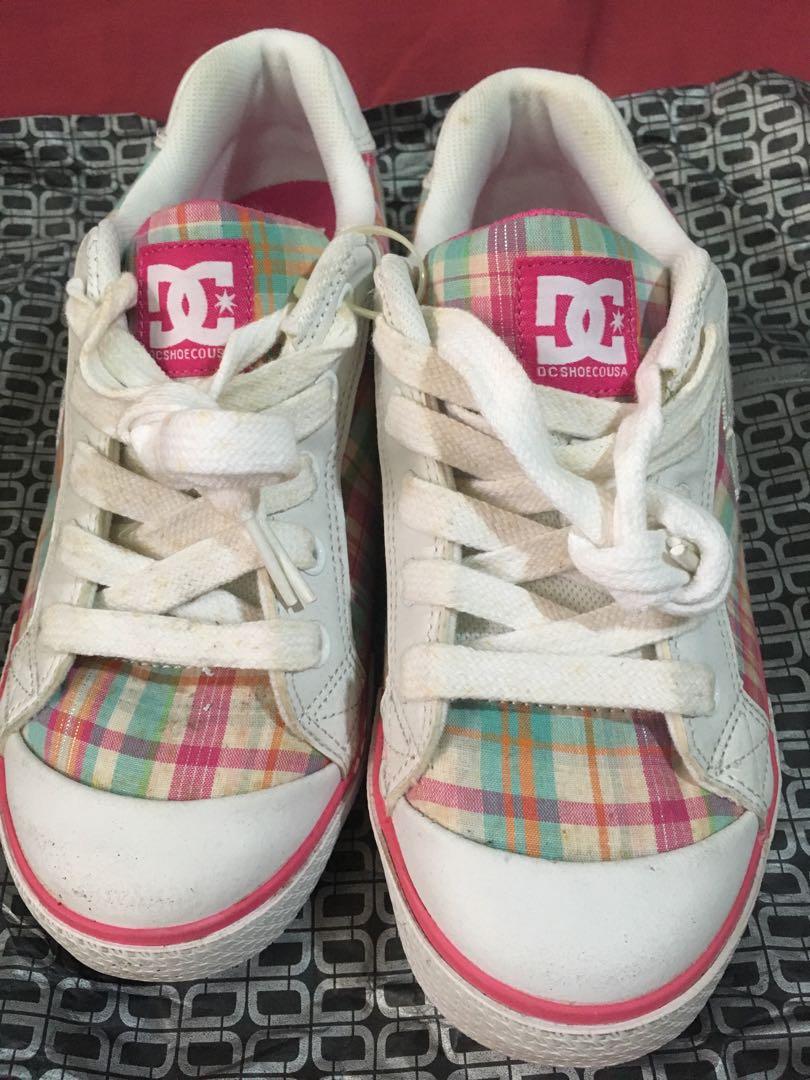 Dc Shoes Women S Chelsea Shoes Men S Fashion Footwear Sneakers On Carousell