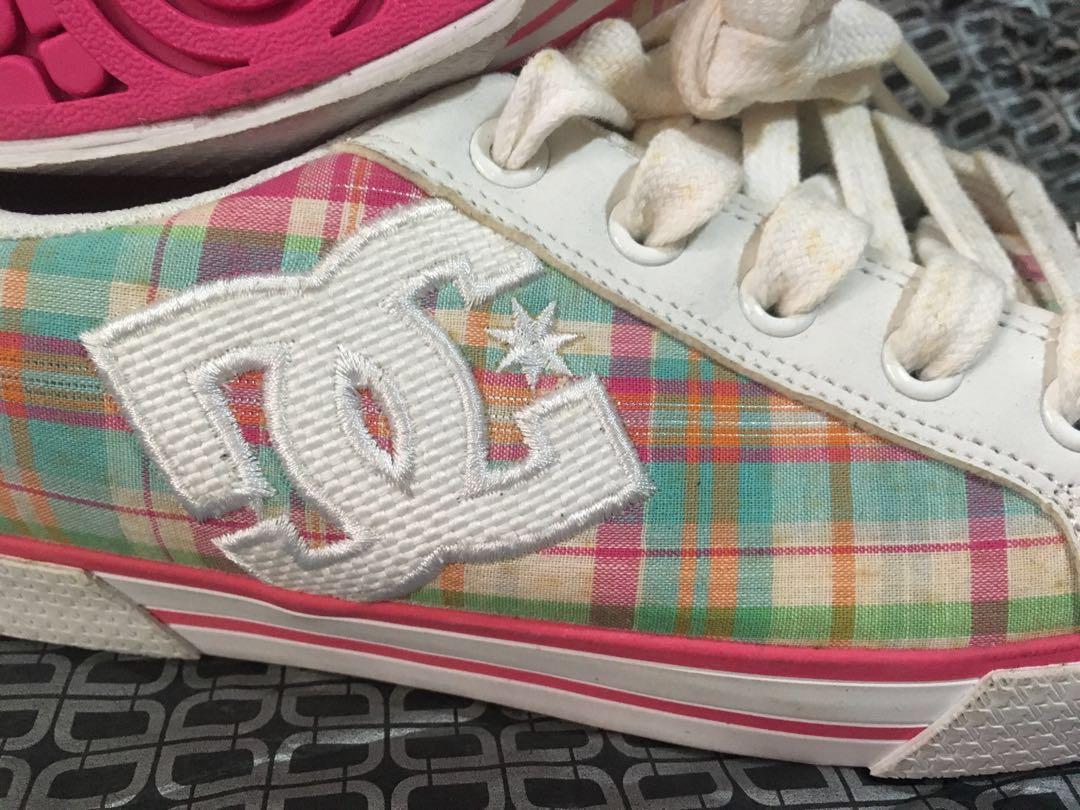 Dc Shoes Women S Chelsea Shoes Men S Fashion Footwear Sneakers On Carousell
