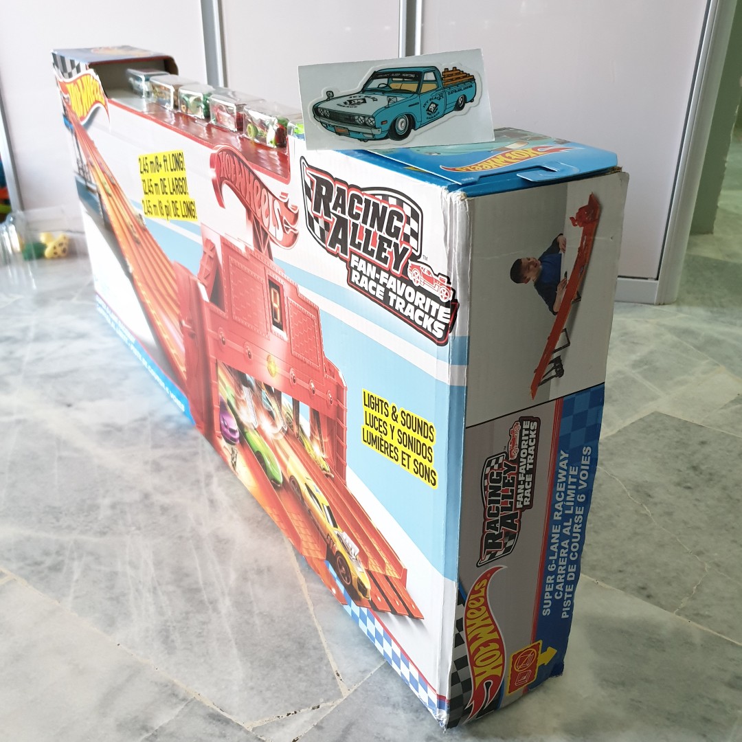Hot wheels racing alley hot sale super 6 lane raceway