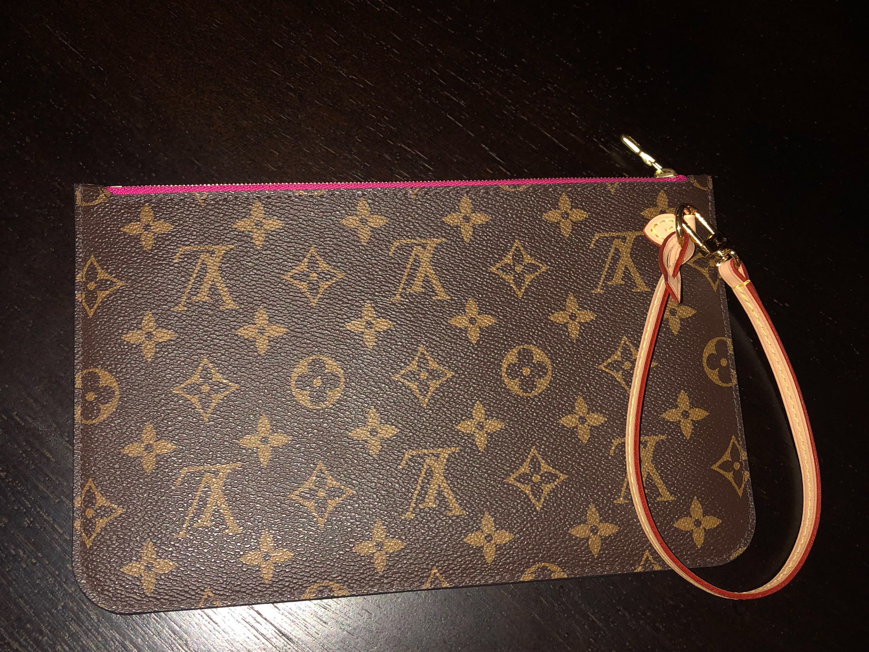 lv wristlet wallet