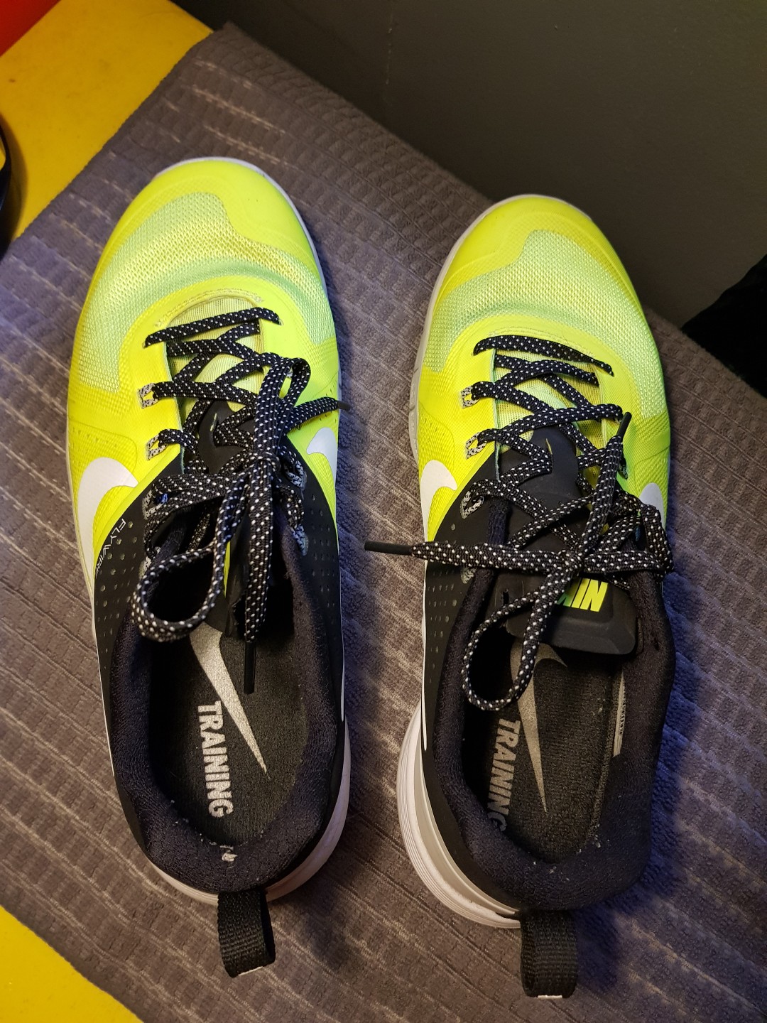 nike flywire track shoes