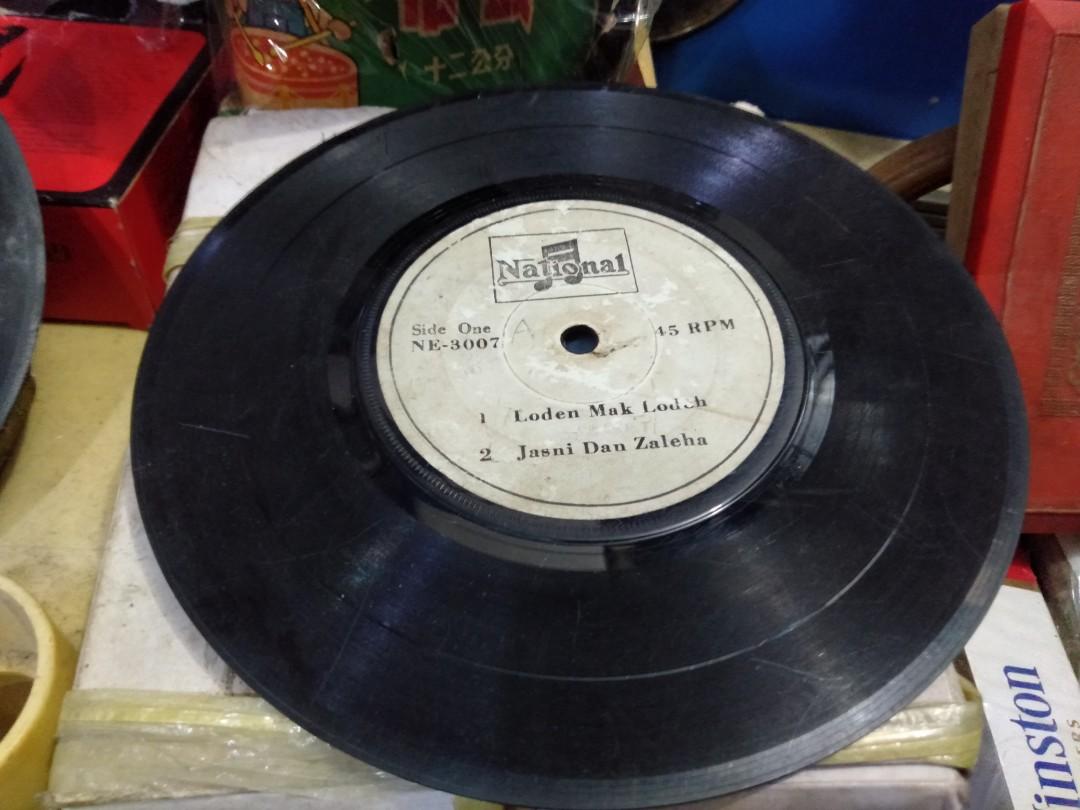Piring Hitam Ep 9 Keping Lagu Melayu Antiques Vintage Collectibles On Carousell