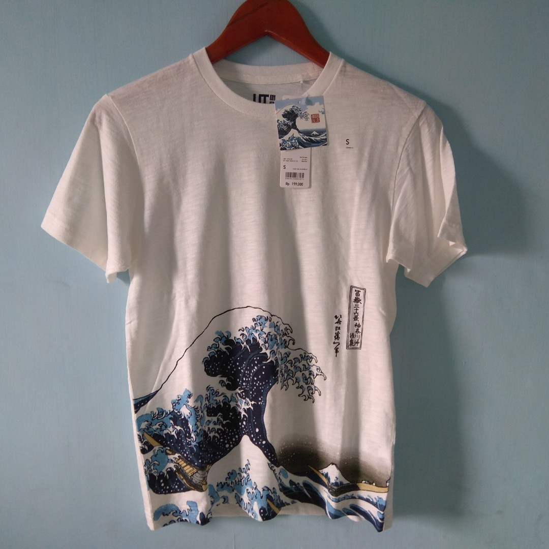 T-shirt hokusai UT UNIQLO new, Fesyen 