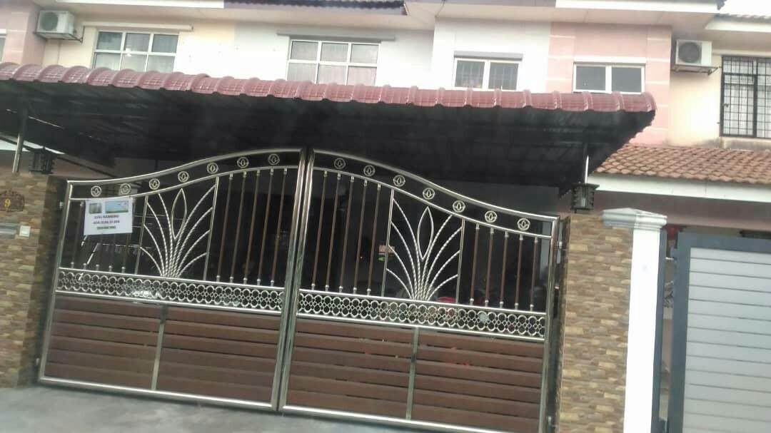 Tukang Pasang Pintu Puchong 01161705837 Services Home Services Renovations On Carousell
