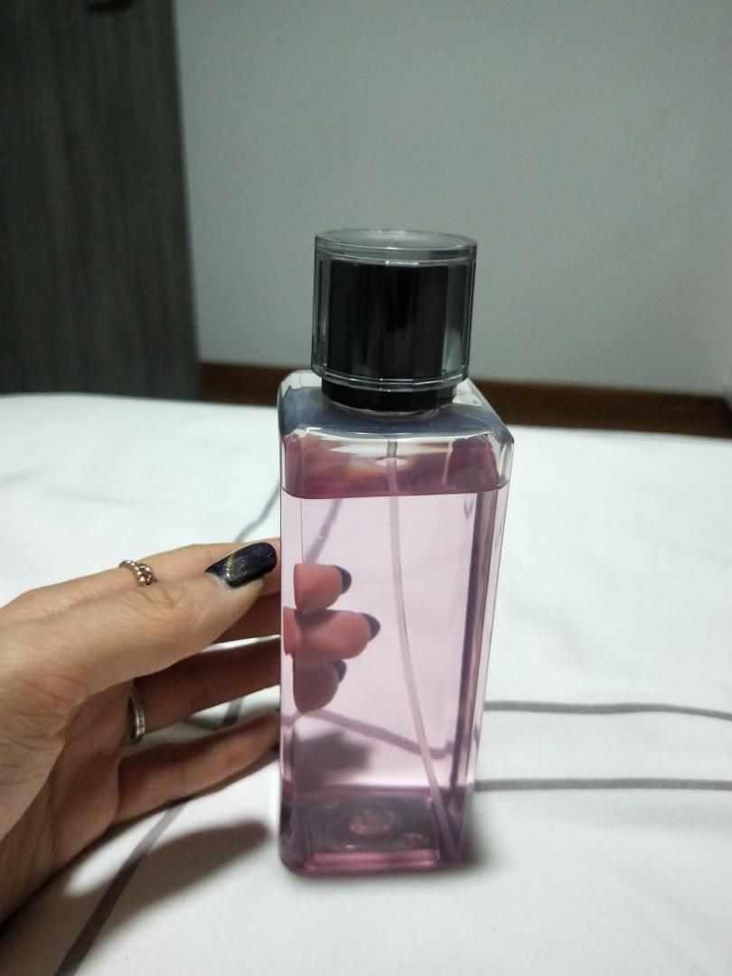 Victoria Secret Fragrance Mist Scandalous Dare, Beauty & Personal Care