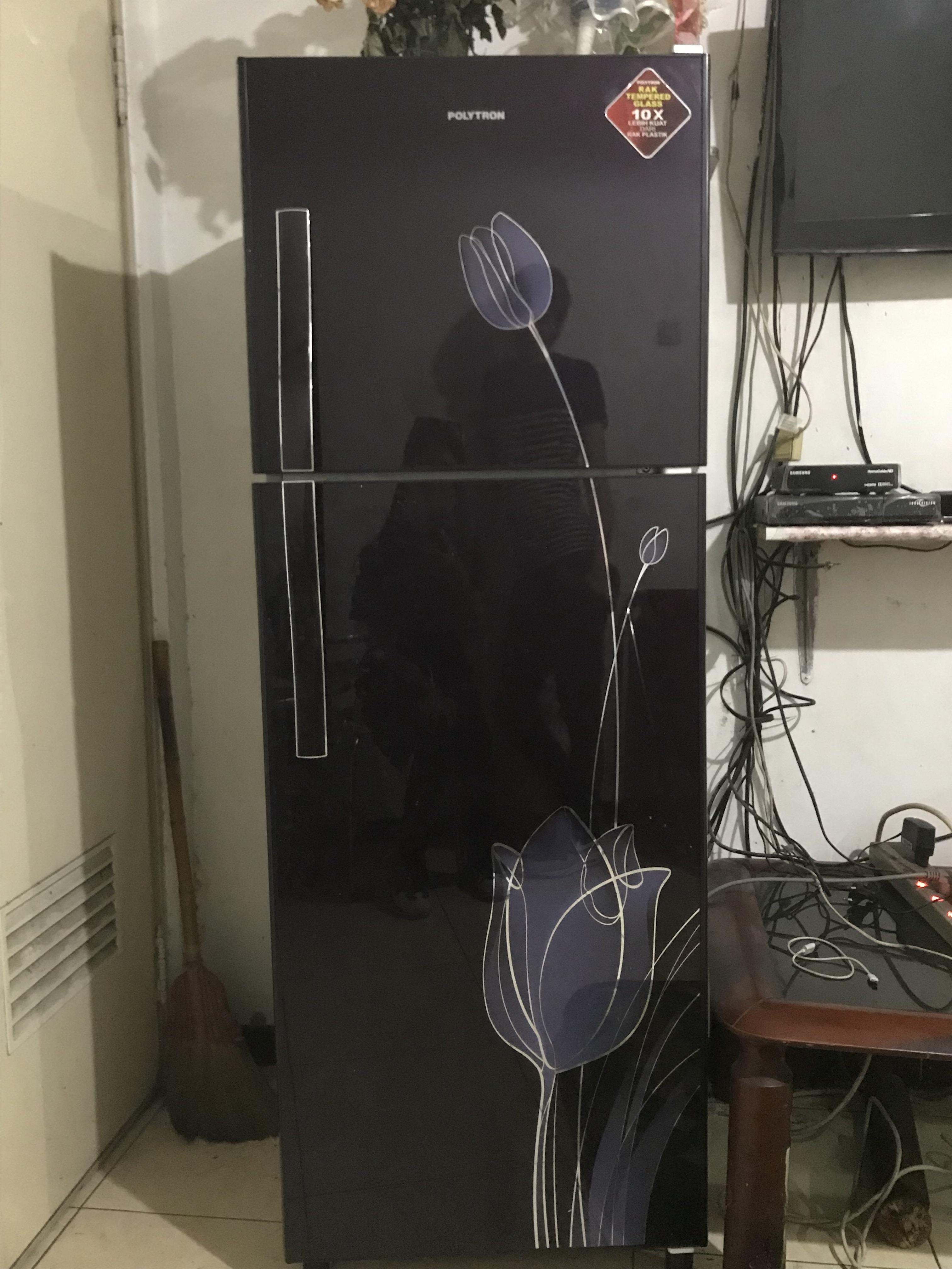 Dijual Murah Kulkas Polytron 2 Pintu Tanpa Bunga Es Kitchen Appliances Di Carousell