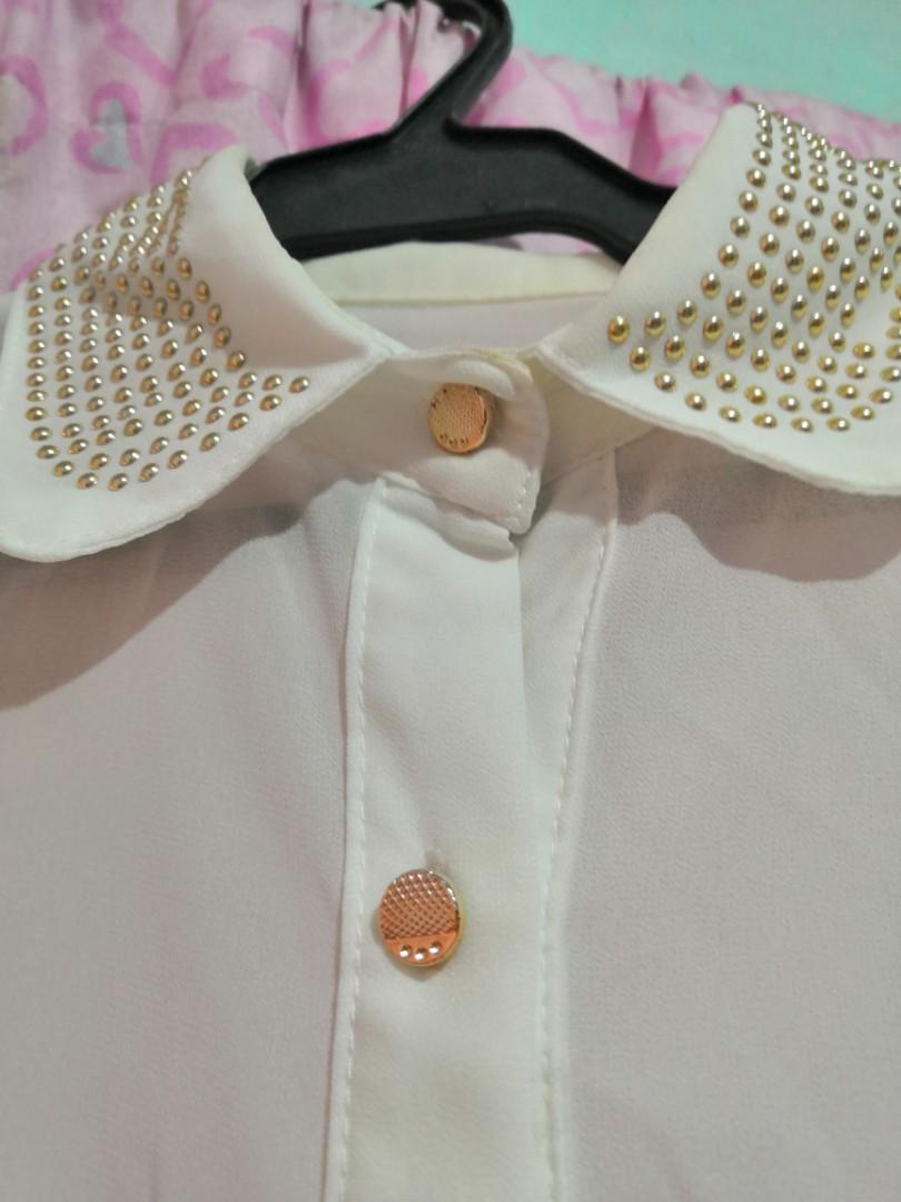 Elegant peter pan collar top (Category: Blouses) located in Quezon City. Submitted by loislane25 (Listing ID 227364374, Image 1). Description: .