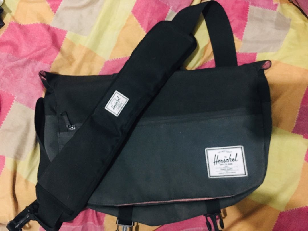 herschel pop quiz messenger bag