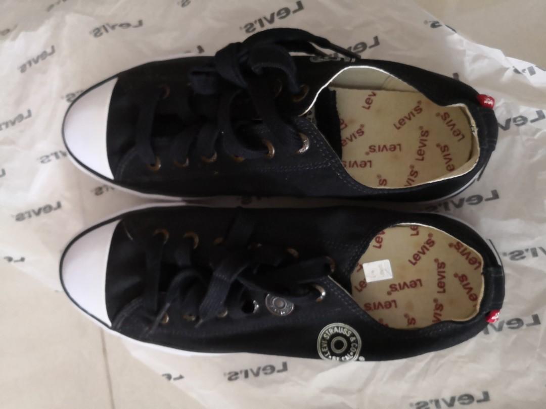 levis black sneakers