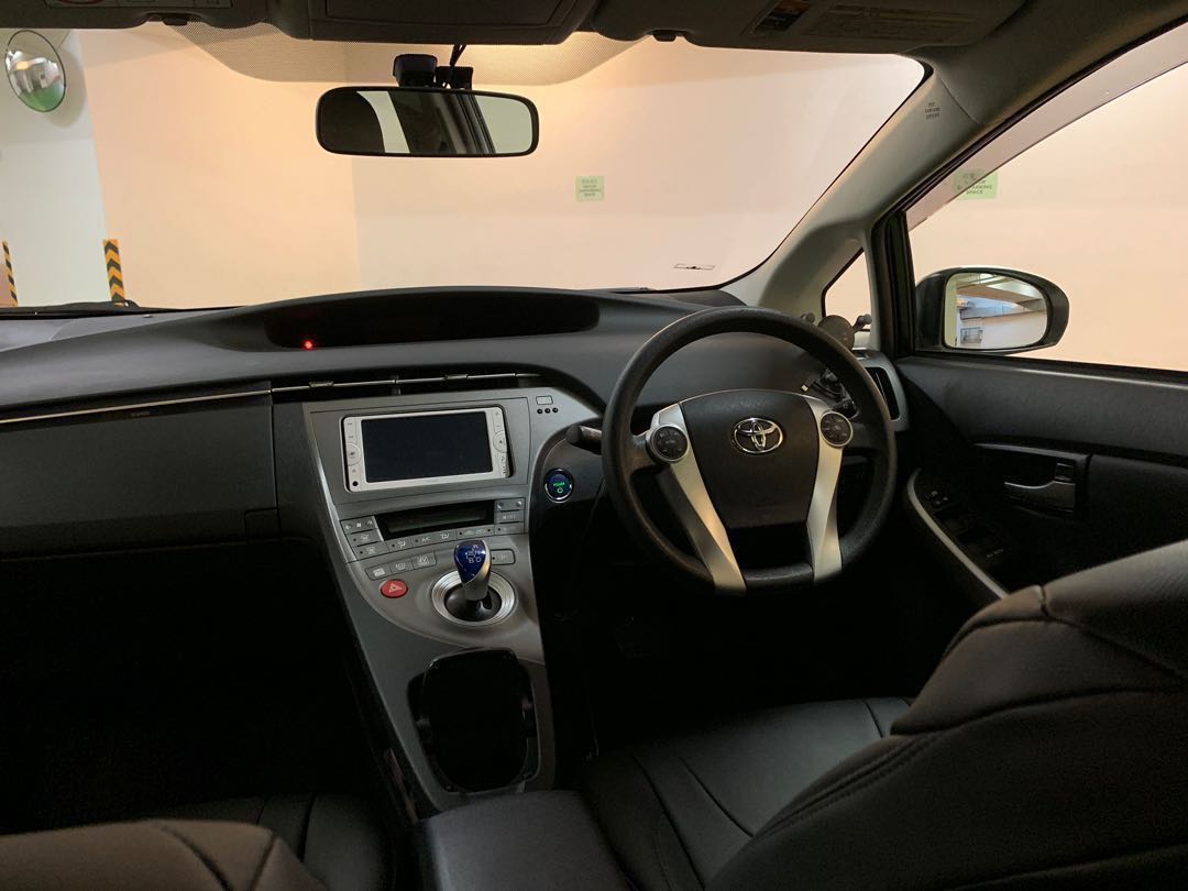Prius S 租車 (全新皮椅)
