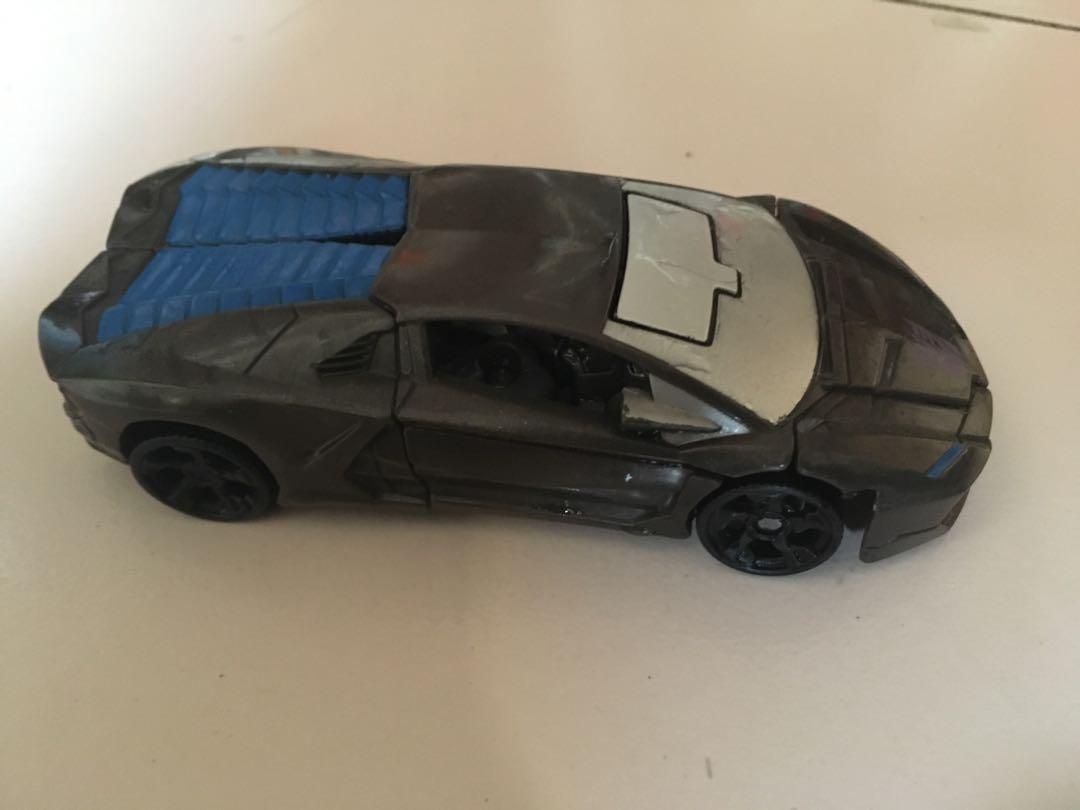 Transformers Lockdown (Category: Toy Figures) located in Singapore. Submitted by mostly3dollars (Listing ID 227387292, Image 2). Description: Selling cheap Meet at my convenience Lockdown from transformers age of extinction Msg me for more inquiries.