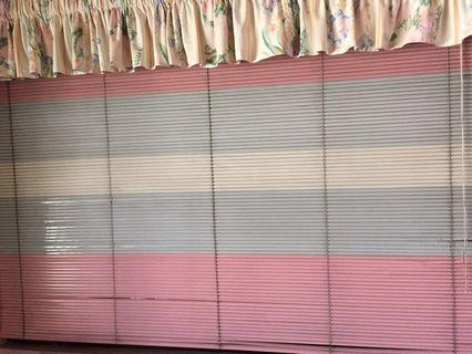 1set Valance and venetian blinds with rods