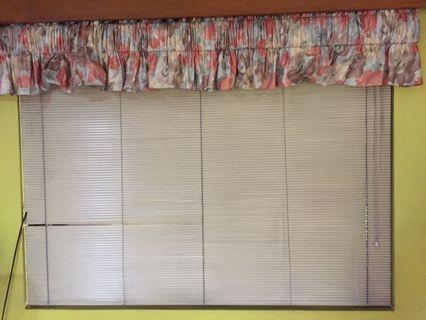 1set valance and venetian blinds