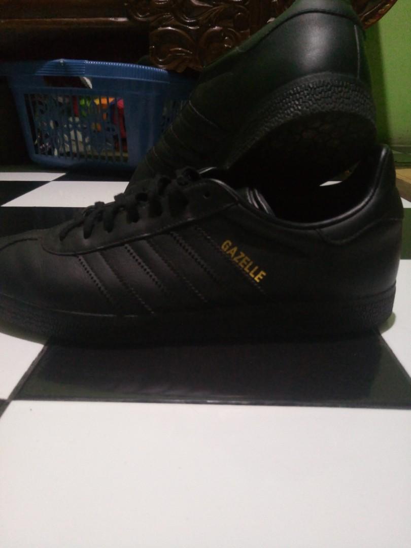 Adidas Gazelle Full Black Originals Fesyen Pria Sepatu Sneakers Di Carousell