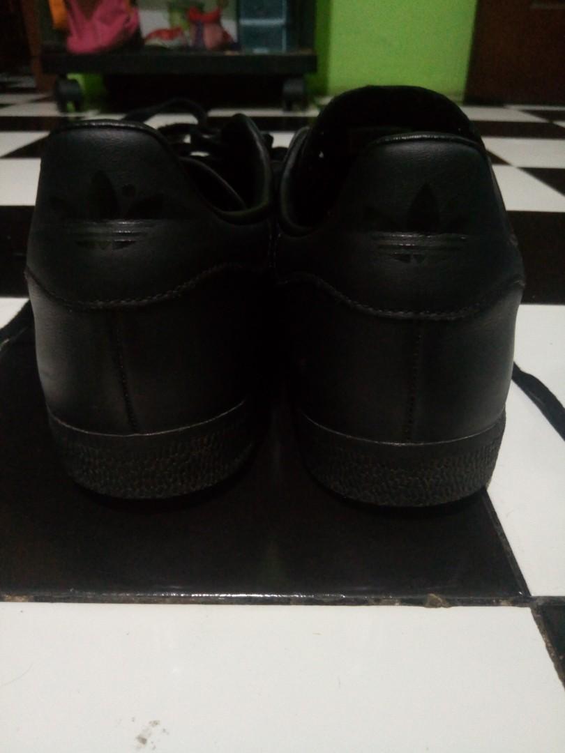 Adidas Gazelle Full Black Originals Fesyen Pria Sepatu Sneakers Di Carousell