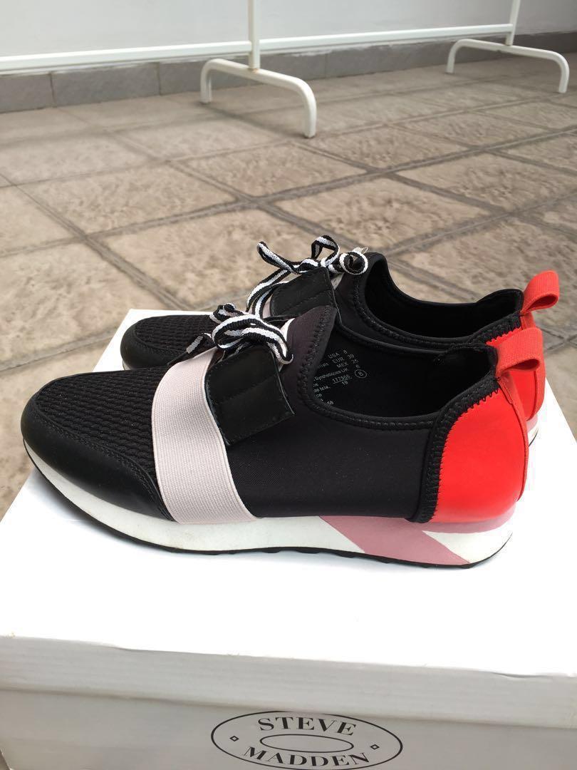 Balenciaga race runner sneakers Barang Mewah Tas Dompet di Carousell