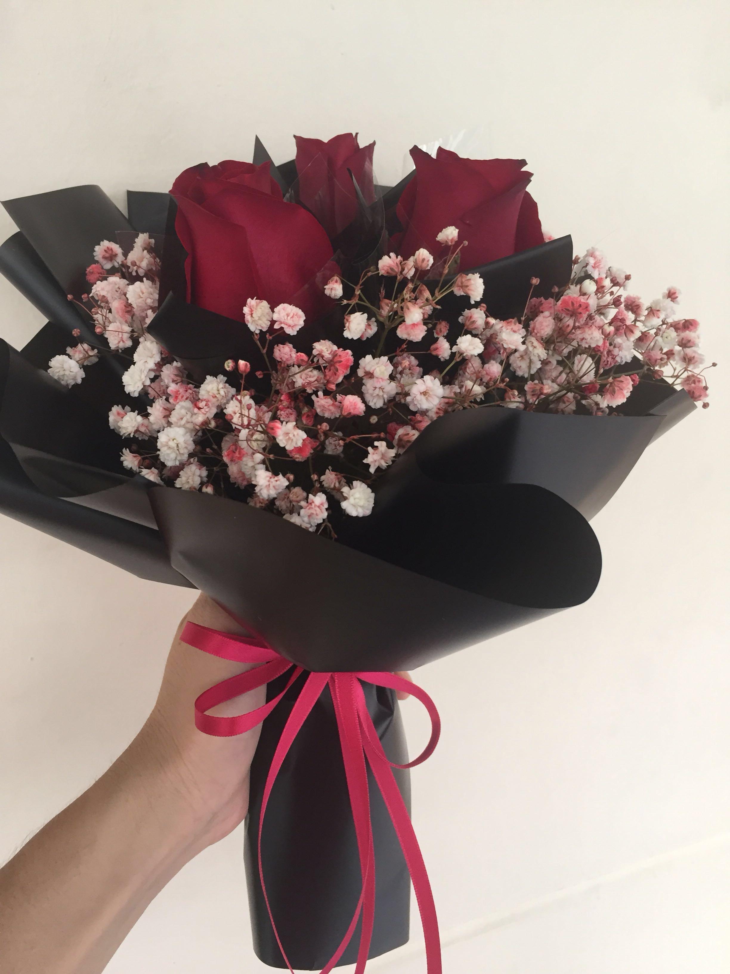 Birthday Day roses/ roses bouquet/3 roses bouquet/ roses bouquet /red roses  / flower/rose/花/9 roses/6 roses /12 roses /99 rose/ proposal  /ROM/Graduation, Hobbies & Toys, Stationery & Craft, Flowers & Bouquets on  Carousell