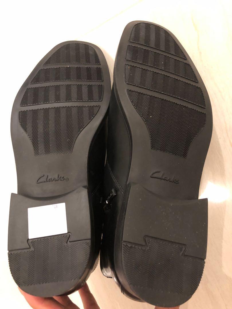 clarks men's tilden zip chelsea boots