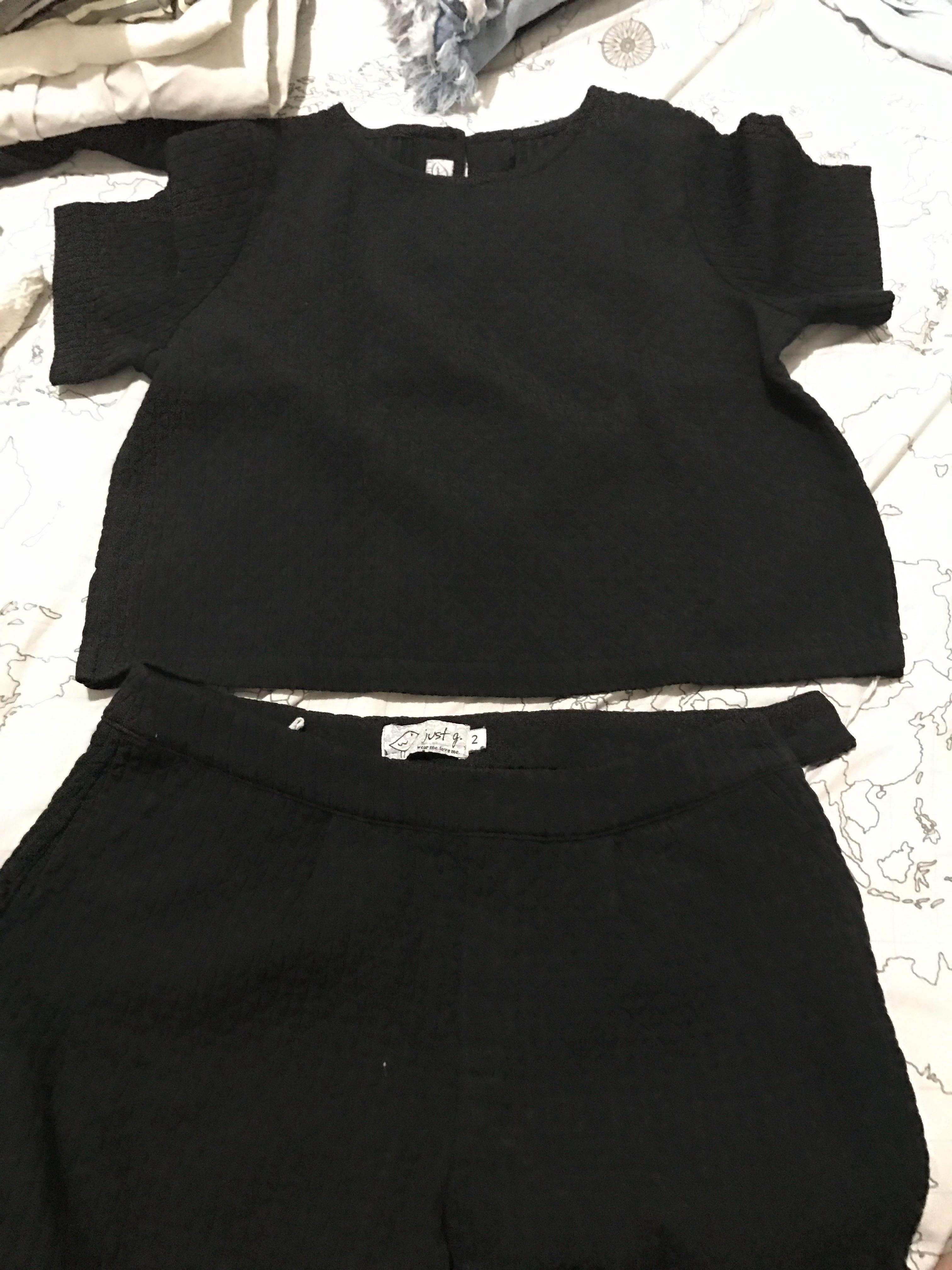 Coordinates (Category: Sets or Coordinates) located in Quezon City. Submitted by ricac20 (Listing ID 227580719, Image 1). Description: Black shorts and top set Super cute when worn.