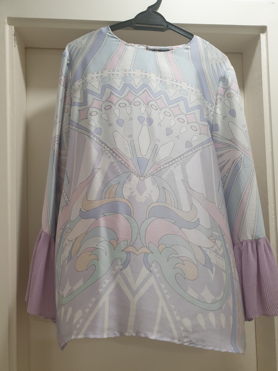 Creacion By Siti Nurhaliza Women S Fashion Clothes Tops On Carousell