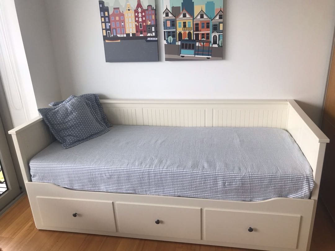 Extendable IKEA Hemnes daybed Single to King size, Furniture & Home