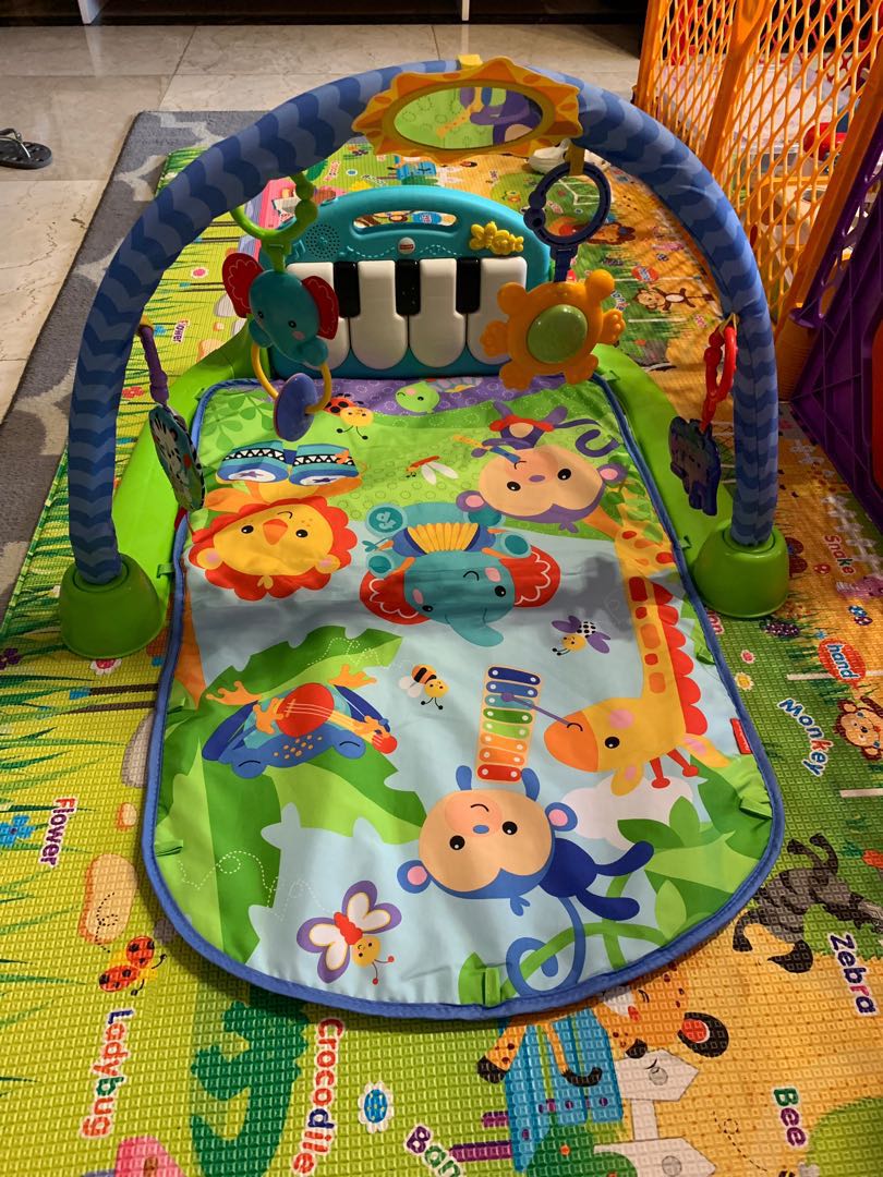 kick and play piano gym