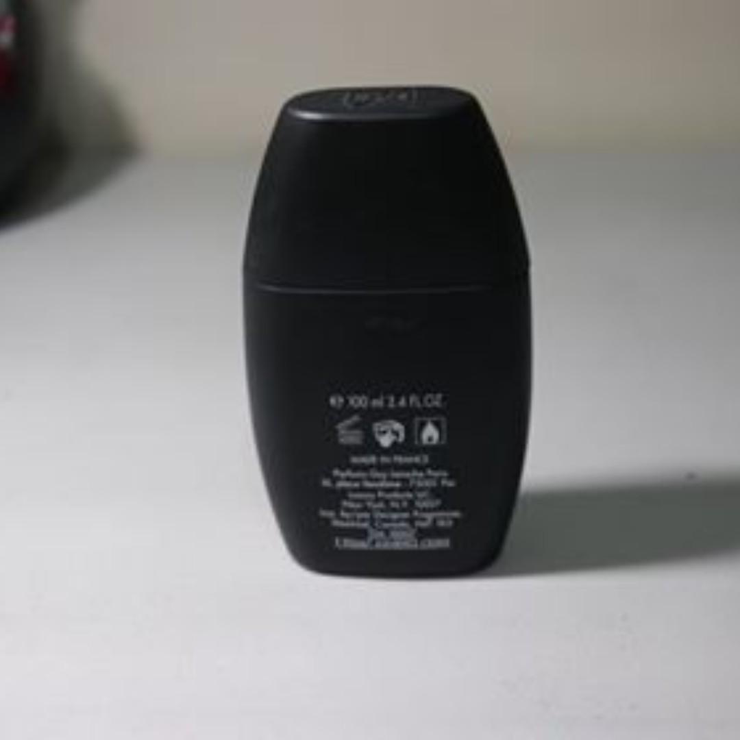 Guy Laroche Drakkar Noir (100mL) (Category: Fragrance & Deodorants) located in Manila. Submitted by codiflo (Listing ID 227590980, Image 3). Description: Guy Laroche Drakkar Noir Authentic. You can check upon meet up. You'll be able to tell it is original. 100mL bottle 90% full (You cant see through the bottle so im giving a rough estimate but i barely ever used this. Maybe 10 sprays max) Bottle is in good condition Selling this because im leavin