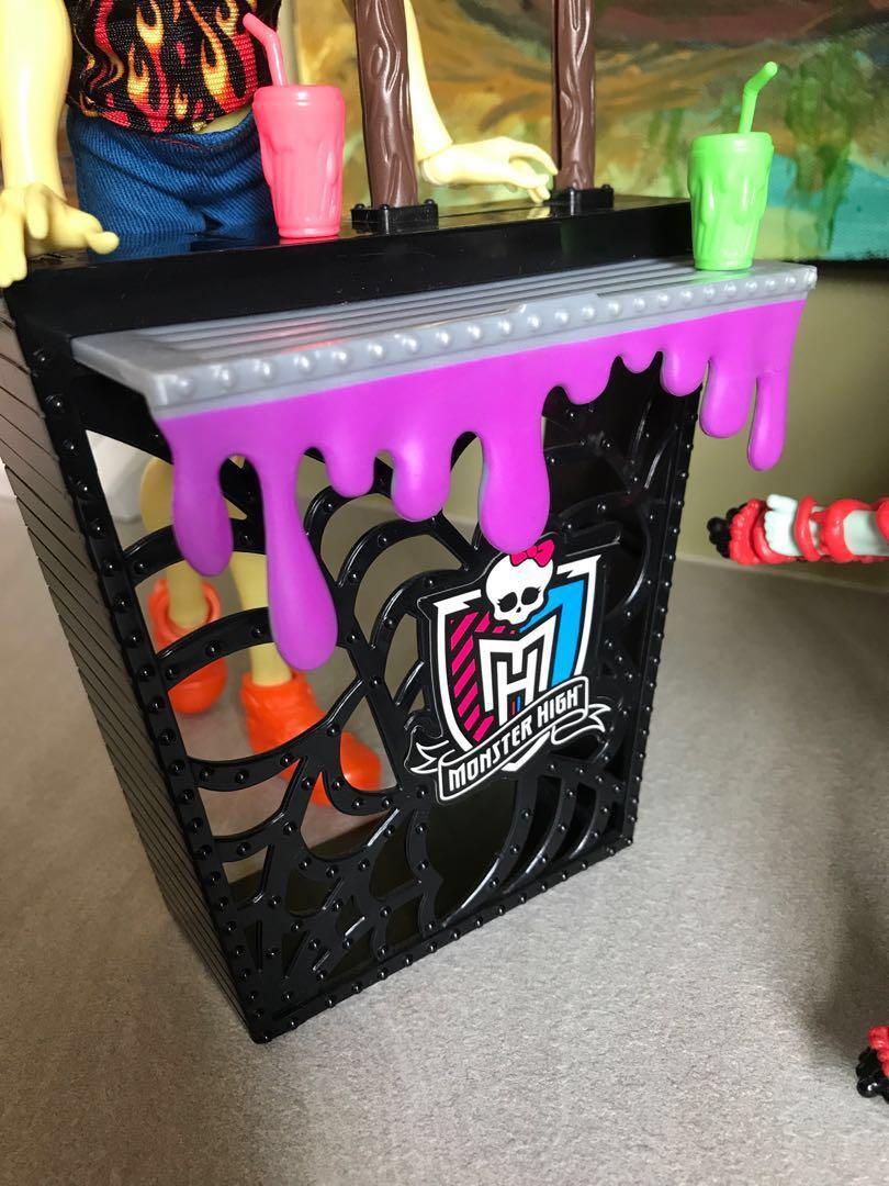 Monster High bar counter n 2 stools, Babies & Kids, Baby Nursery & Kids Furniture, Kids' Tables