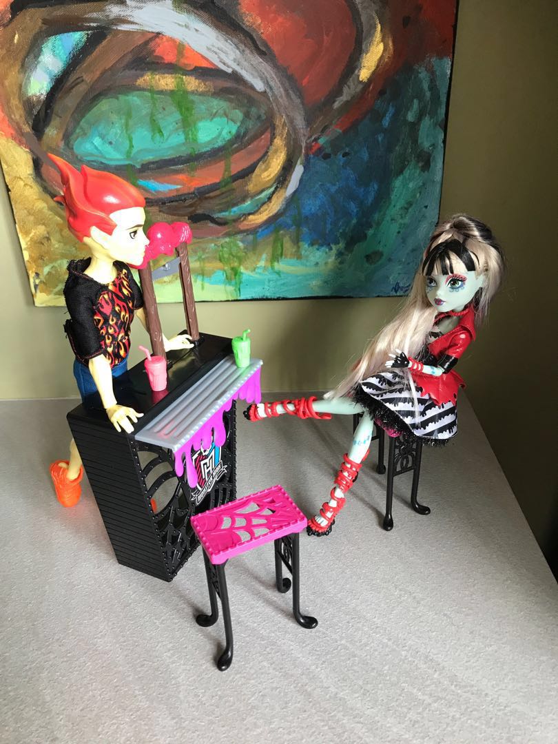 Monster High bar counter n 2 stools, Babies & Kids, Baby Nursery & Kids
