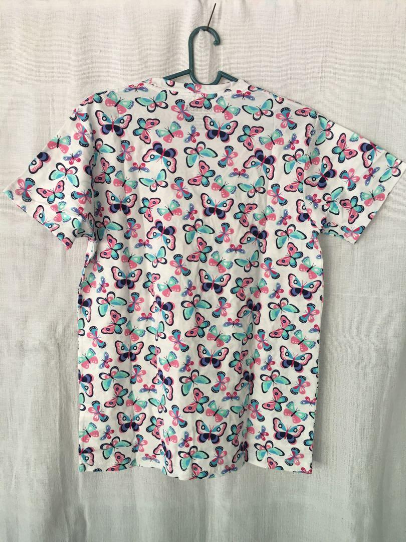 Pull & Bear shirt (Category: Tshirts & Polo Shirts ) located in Quezon City. Submitted by indycorner (Listing ID 227538691, Image 2). Description: Pull & Bear shirt Brand new. Size M on the tag. Payment via BPI. SF not yet included, to be shouldered by buyer. PM for inquiries! :) If you buy 2 or more items, I can give discounts. #caroujune.
