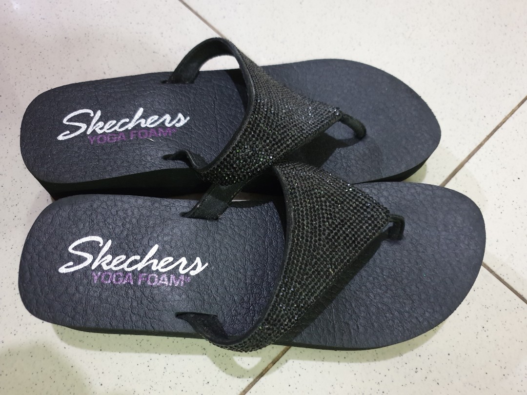skechers yoga foam flip flops