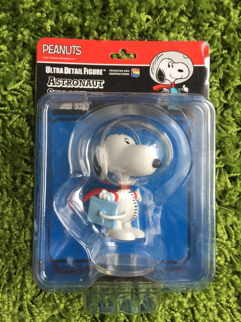 snoopy astronaut toy