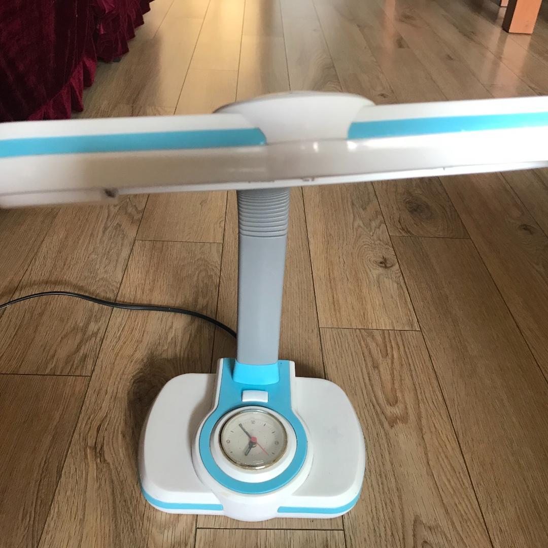 Study light with clock (Category: Nursery Lighting & Decor) located in Singapore. Submitted by nerf_collector (Listing ID 227463048, Image 1). Description: .