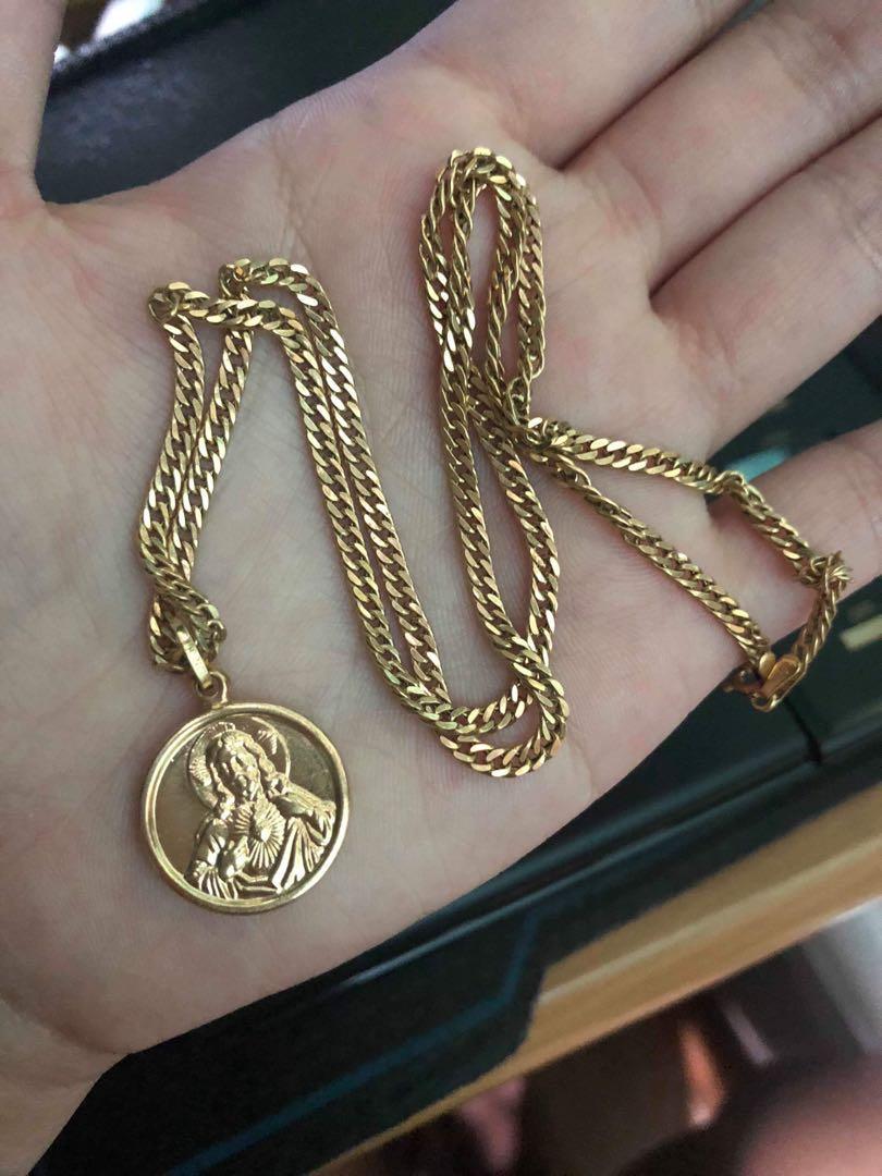 18k Gold Medallion Necklace on Sale, 50 