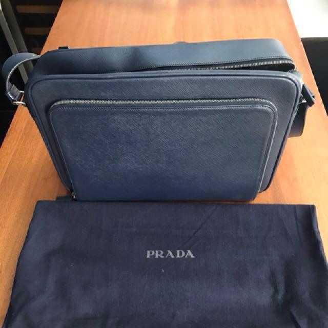 prada saffiano messenger bag