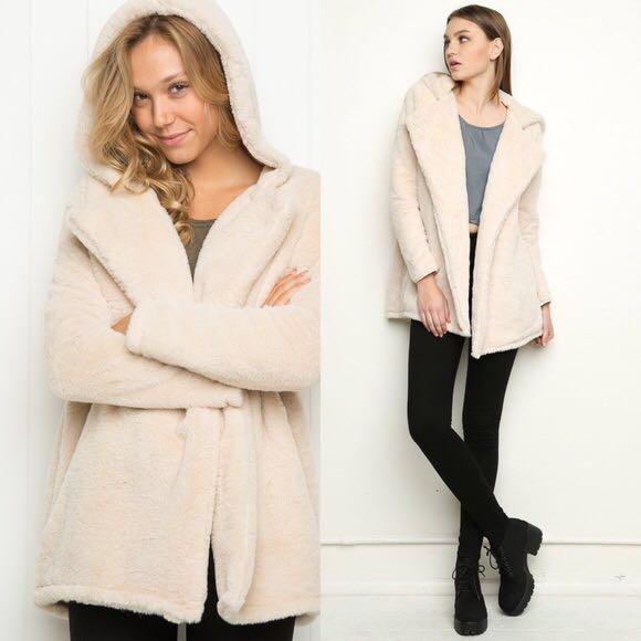 Brandy melville hotsell sandra fur coat