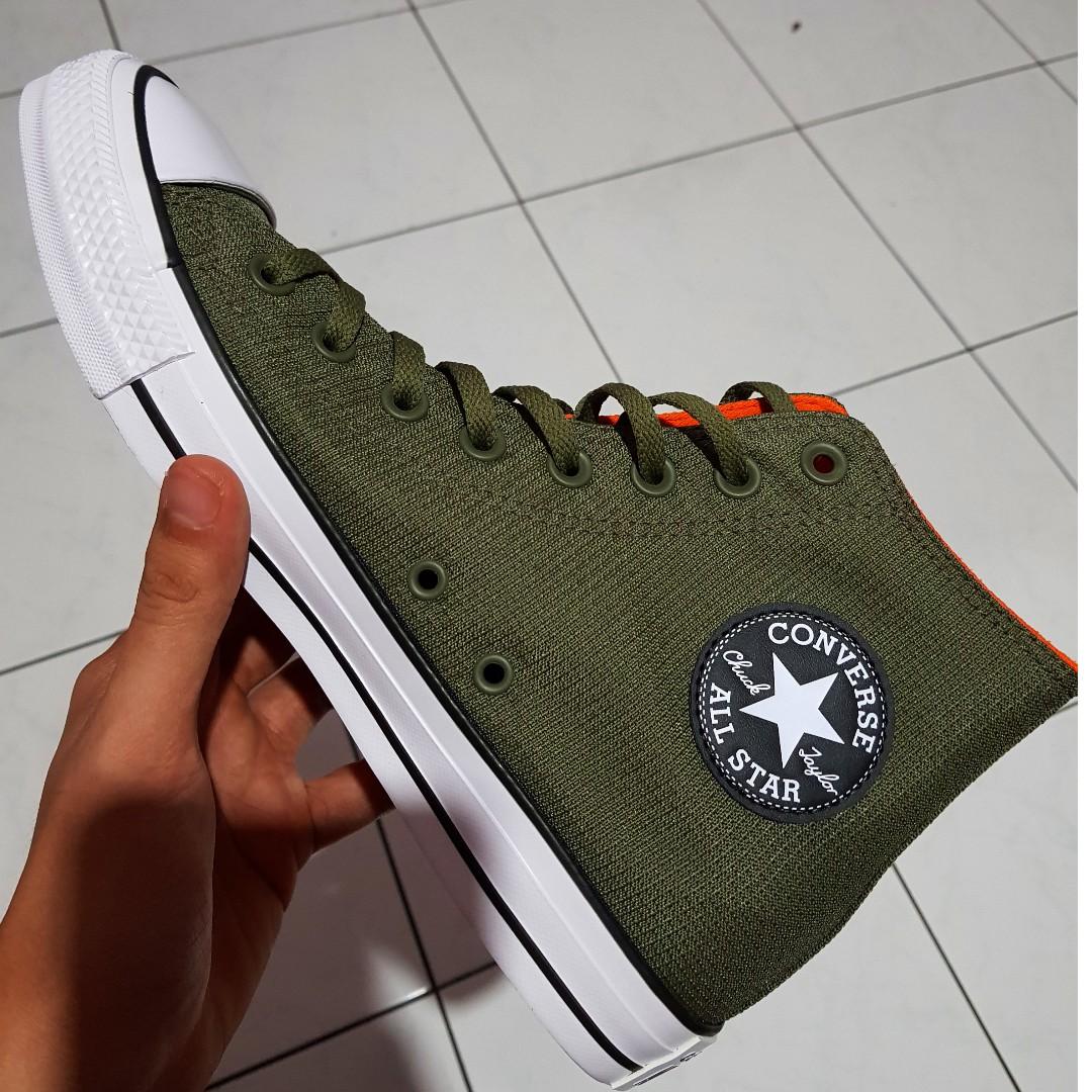 Sepatu top converse army