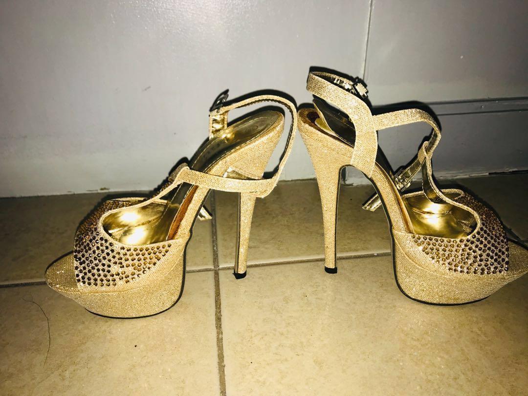 Venus deals gold heels