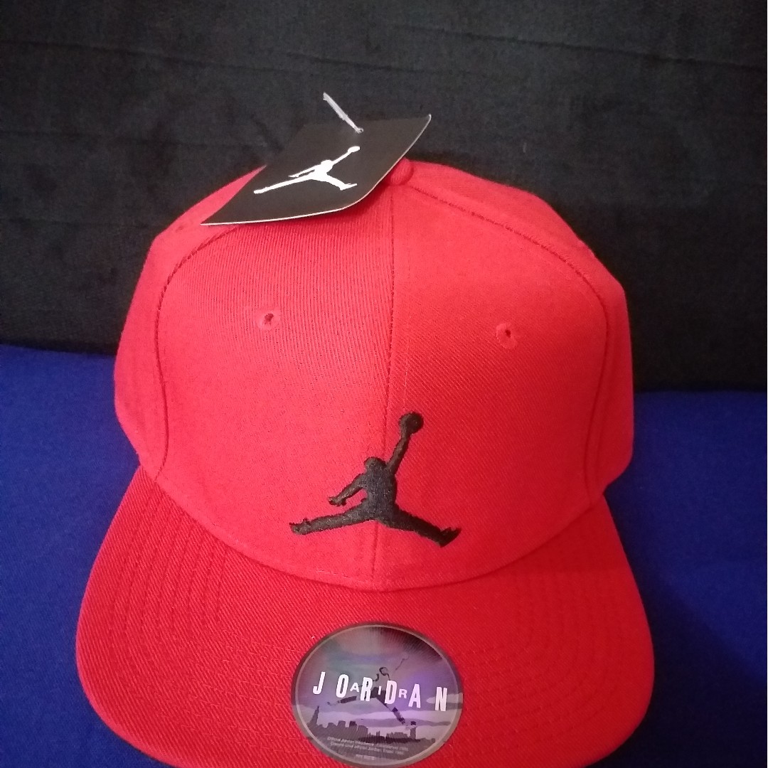 red jordan cap