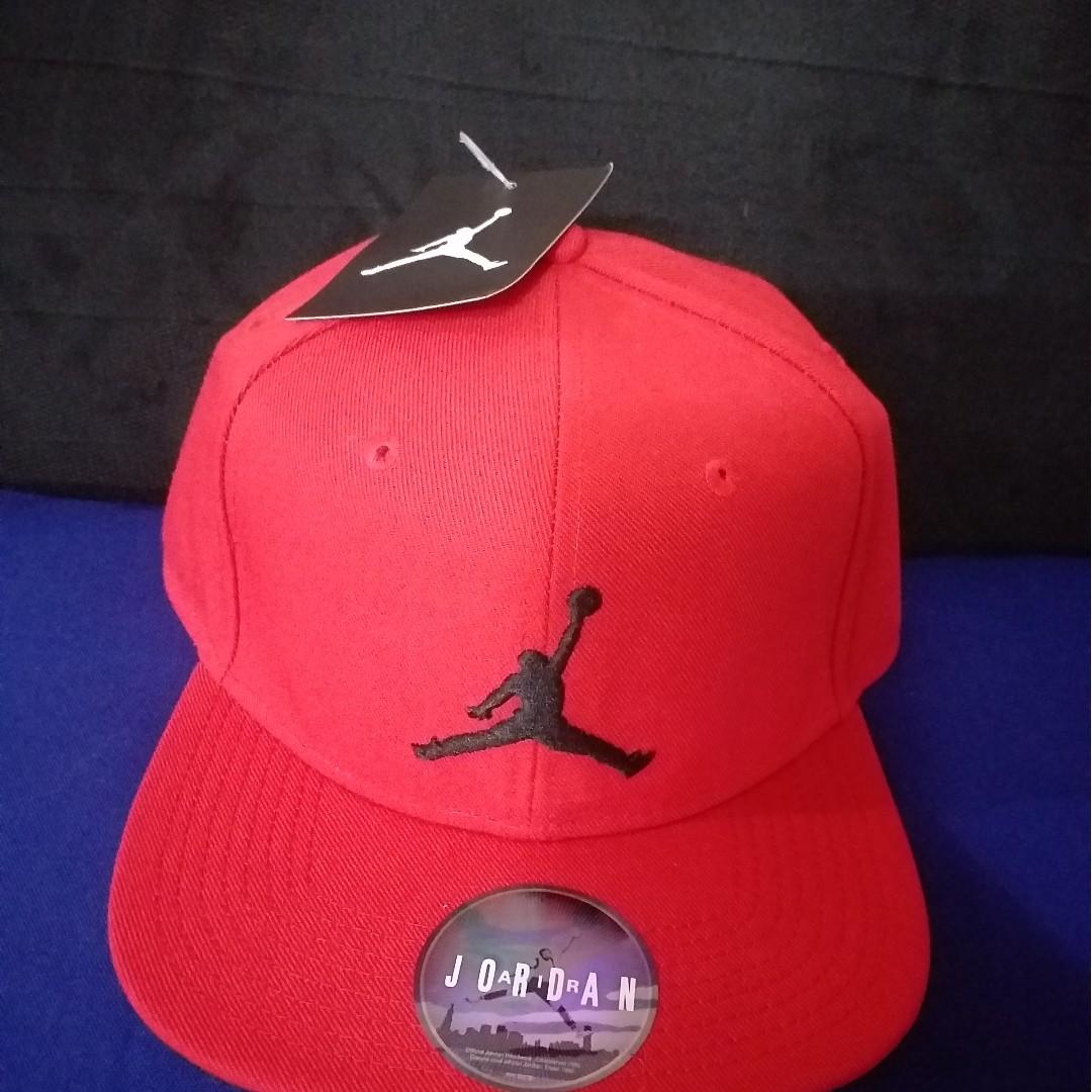 red jordan hats