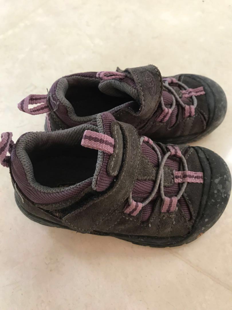 Keen kid toddler hiking trekking shoe boot US7 (Category: Babies & Kids Fashion) located in Singapore. Submitted by shellj (Listing ID 217010824, Image 2). Description: Great quality and super-cute hiking shoes for young child! Keen is an excellent brand. US size 7 , EU 24 EU24 Still in great condition. Too small for kid now. Used previously for a hiking trip. My daughter was two years old then, and received so many compliments on these shoes!! C