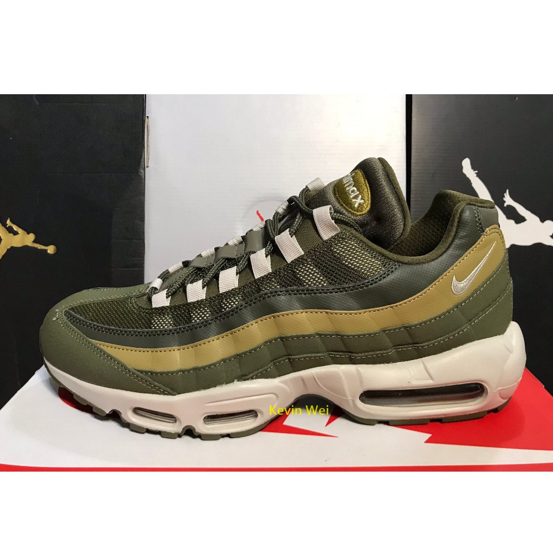 Nike Air Max 95 Essential 軍綠749766-303 慢跑鞋US10.5, 他的時尚 