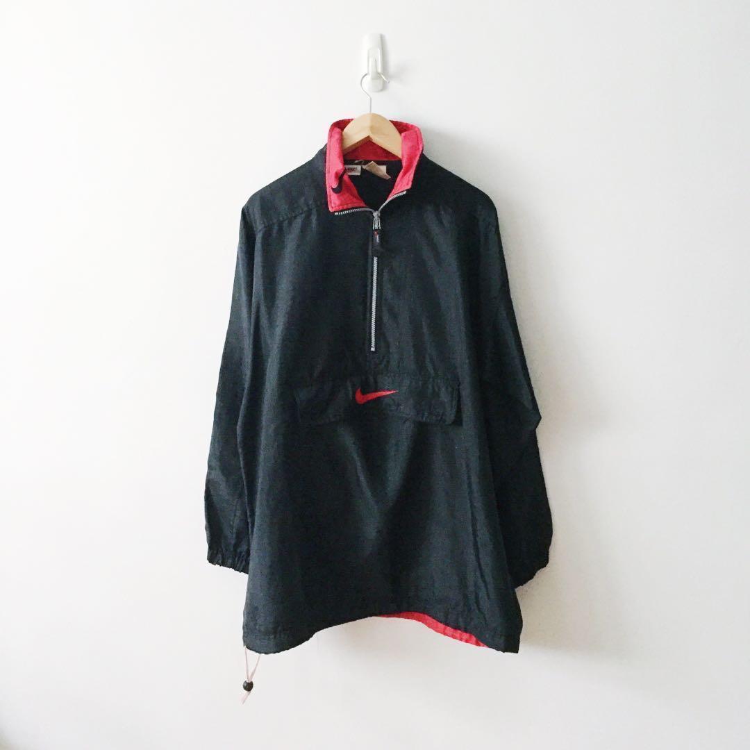 nike windbreaker with pocket in front